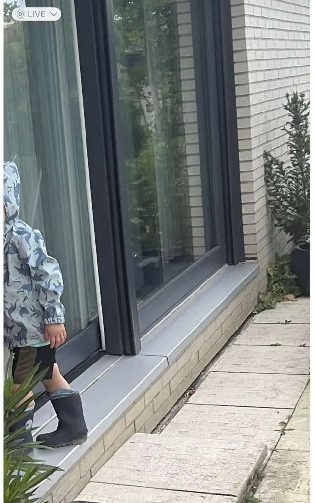 BAU.DE / BAU-Forum: 2. Bild zu Frage "Fuge zwischen Hauswand und Terrasse schließen: Professionelle Abdichtung nach Starkregen?" im BAU-Forum "Ausbauarbeiten" BAU.DE / BAU-Forum: 2. Bild zu Frage "Fuge zwischen Hauswand und Terrasse schließen: Professionelle Abdichtung nach Starkregen?" im BAU-Forum "Ausbauarbeiten"