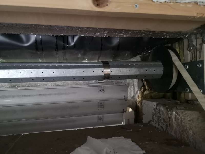 BAU.DE / BAU-Forum: 2. Bild zu Frage "Sperrschicht im Rollladenkasten abgesackt: Ursachen, Folgen & Sanierungskosten?" im BAU-Forum "Außenwände und Fassaden" BAU.DE / BAU-Forum: 2. Bild zu Frage "Sperrschicht im Rollladenkasten abgesackt: Ursachen, Folgen & Sanierungskosten?" im BAU-Forum "Außenwände und Fassaden"