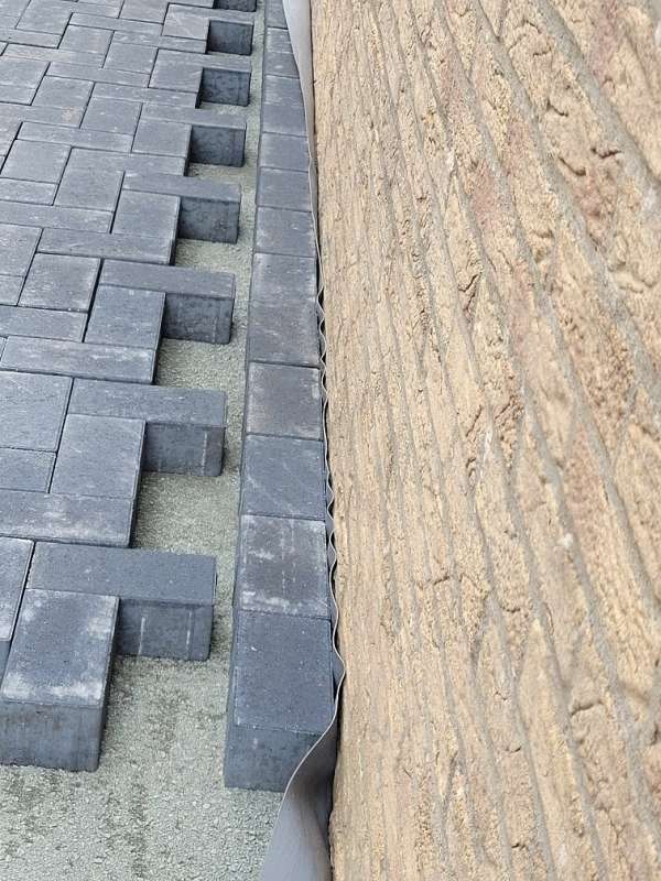 BAU.DE / BAU-Forum: 1. Bild zu Antwort "Grundstückserhöhung: Baustopp wegen fehlender Mauersicherung!" auf die Frage "Grundstückserhöhung Nachbar: Garagenwand als Stütze? Rechte, Pflichten & Schutz vor Schäden?" im BAU-Forum "Außenwände und Fassaden" BAU.DE / BAU-Forum: 1. Bild zu Antwort "Grundstückserhöhung: Baustopp wegen fehlender Mauersicherung!" auf die Frage "Grundstückserhöhung Nachbar: Garagenwand als Stütze? Rechte, Pflichten & Schutz vor Schäden?" im BAU-Forum "Außenwände und Fassaden"