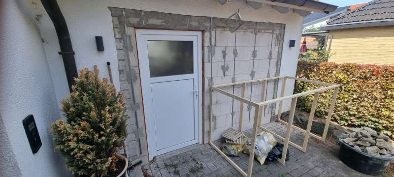 BAU.DE / BAU-Forum: 1. Bild zu Frage "Putzarbeiten Garagenwand: Übergang alter/neuer Putz – Vorgehen, Gewebe & Kosten?" im BAU-Forum "Außenwände und Fassaden" BAU.DE / BAU-Forum: 1. Bild zu Frage "Putzarbeiten Garagenwand: Übergang alter/neuer Putz – Vorgehen, Gewebe & Kosten?" im BAU-Forum "Außenwände und Fassaden"