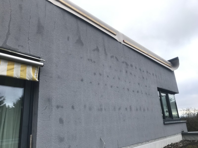 BAU.DE / BAU-Forum: 4. Bild zu Frage "Feuchtigkeit in Porotonziegel: Ursachen, Sanierung & Kosten für monolithisches Mauerwerk?" im BAU-Forum "Außenwände und Fassaden" BAU.DE / BAU-Forum: 4. Bild zu Frage "Feuchtigkeit in Porotonziegel: Ursachen, Sanierung & Kosten für monolithisches Mauerwerk?" im BAU-Forum "Außenwände und Fassaden"