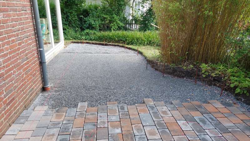 BAU.DE / BAU-Forum: 1. Bild zu Frage "Terrassenbettung falsch? Splitt-Körnung, Material & Stärke prüfen für Betonpflaster" im BAU-Forum "Balkon und Terrasse" BAU.DE / BAU-Forum: 1. Bild zu Frage "Terrassenbettung falsch? Splitt-Körnung, Material & Stärke prüfen für Betonpflaster" im BAU-Forum "Balkon und Terrasse"