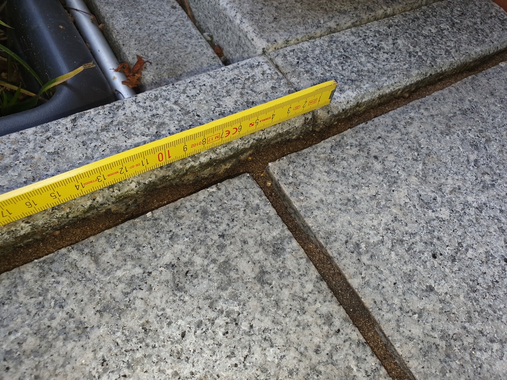 BAU.DE / BAU-Forum: 5. Bild zu Frage "Epoxidharzfugen ausbessern: Anleitung, Material & Kosten für Granit/Sandstein?" im BAU-Forum "Balkon und Terrasse" BAU.DE / BAU-Forum: 5. Bild zu Frage "Epoxidharzfugen ausbessern: Anleitung, Material & Kosten für Granit/Sandstein?" im BAU-Forum "Balkon und Terrasse"