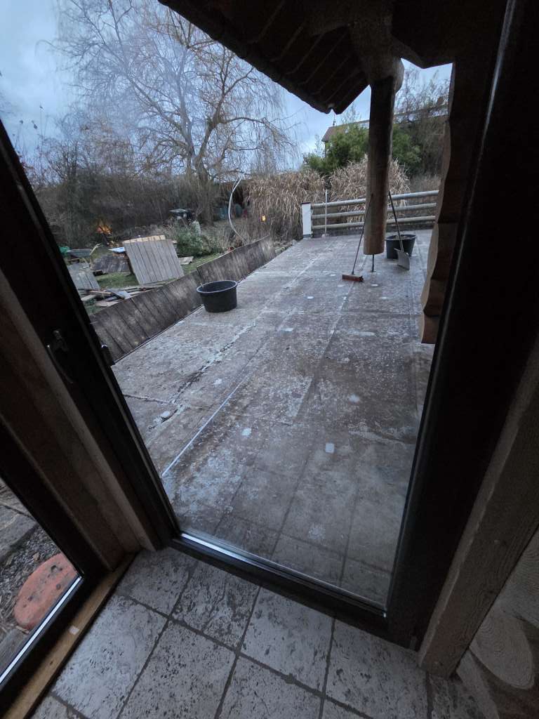 BAU.DE / BAU-Forum: 1. Bild zu Frage "Terrasse auf Garagendach: Leichter & pflegeleichter Aufbau bis 18 cm gesucht" im BAU-Forum "Balkon und Terrasse" BAU.DE / BAU-Forum: 1. Bild zu Frage "Terrasse auf Garagendach: Leichter & pflegeleichter Aufbau bis 18 cm gesucht" im BAU-Forum "Balkon und Terrasse"