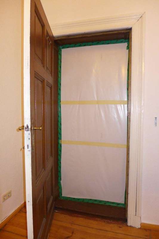 BAU.DE / BAU-Forum: 1. Bild zu Frage "Hohlraum zwischen zwei Altbautüren gegen Schall abdichten" im BAU-Forum "Bauphysik" BAU.DE / BAU-Forum: 1. Bild zu Frage "Hohlraum zwischen zwei Altbautüren gegen Schall abdichten" im BAU-Forum "Bauphysik"