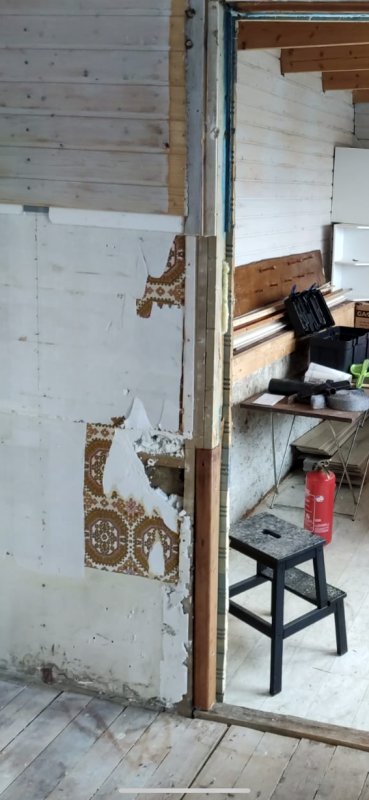 BAU.DE / BAU-Forum: 1. Bild zu Frage "Schadstoffe im DDR-Haus: UF-Ortschaum & Steinwolle – Risiken, Entfernung & Kosten?" im BAU-Forum "Bauphysik" BAU.DE / BAU-Forum: 1. Bild zu Frage "Schadstoffe im DDR-Haus: UF-Ortschaum & Steinwolle – Risiken, Entfernung & Kosten?" im BAU-Forum "Bauphysik"