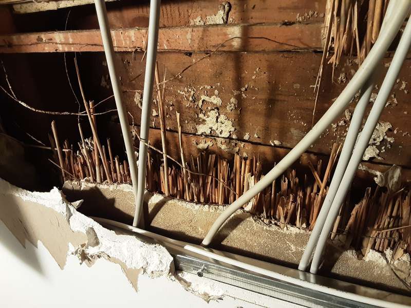 BAU.DE / BAU-Forum: 3. Bild zu Frage "Schalldämmung Decke verbessern: Altbau, Kosten, Aufbau & Materialien im Vergleich?" im BAU-Forum "Bauphysik" BAU.DE / BAU-Forum: 3. Bild zu Frage "Schalldämmung Decke verbessern: Altbau, Kosten, Aufbau & Materialien im Vergleich?" im BAU-Forum "Bauphysik"