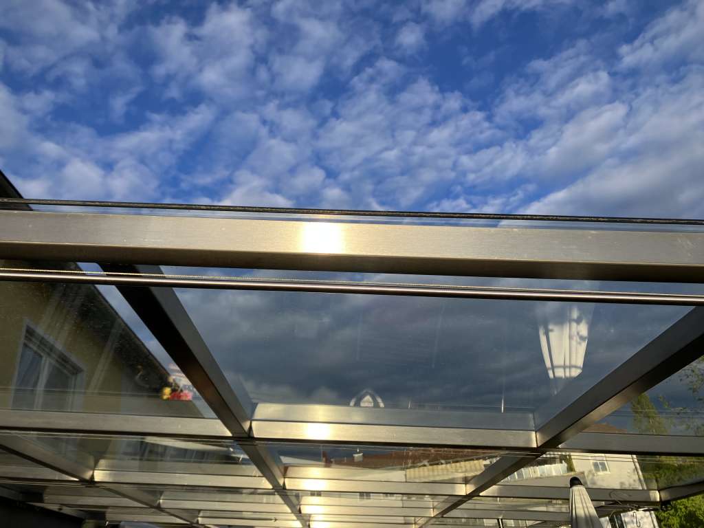 BAU.DE / BAU-Forum: 1. Bild zu Frage "Terrassendach Glasplatten: Schaumstoff-Streifen lösen sich – Ursachen & Lösungen?" im BAU-Forum "Baustoffe" BAU.DE / BAU-Forum: 1. Bild zu Frage "Terrassendach Glasplatten: Schaumstoff-Streifen lösen sich – Ursachen & Lösungen?" im BAU-Forum "Baustoffe"