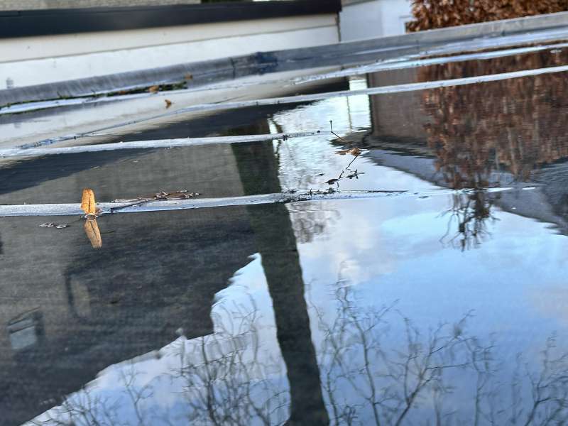 BAU.DE / BAU-Forum: 1. Bild zu Frage "Flachdach auf dem Gartenhaus mangelhaft?" im BAU-Forum "Dach" BAU.DE / BAU-Forum: 1. Bild zu Frage "Flachdach auf dem Gartenhaus mangelhaft?" im BAU-Forum "Dach"