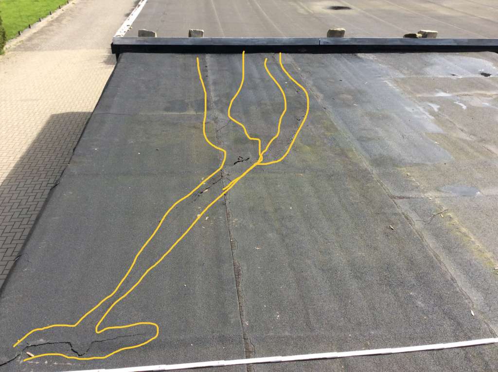 BAU.DE / BAU-Forum: 3. Bild zu Antwort "Flachdach Sanierung mit Bitumschweißbahnen" auf die Frage "Flachdach Sanierung mit Bitumschweißbahnen" im BAU-Forum "Dach" BAU.DE / BAU-Forum: 3. Bild zu Antwort "Flachdach Sanierung mit Bitumschweißbahnen" auf die Frage "Flachdach Sanierung mit Bitumschweißbahnen" im BAU-Forum "Dach"