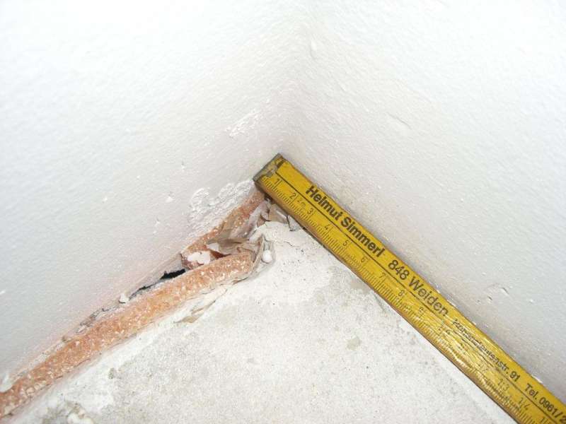 BAU.DE / BAU-Forum: 1. Bild zu Frage "Estrich Lücken zum Randdämmstreifen: Sind 2 cm Abstand ein Problem für Parkett?" im BAU-Forum "Estrich und Bodenbeläge" BAU.DE / BAU-Forum: 1. Bild zu Frage "Estrich Lücken zum Randdämmstreifen: Sind 2 cm Abstand ein Problem für Parkett?" im BAU-Forum "Estrich und Bodenbeläge"