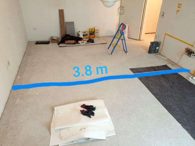 BAU.DE / BAU-Forum: 1. Bild zu Frage "Lautsprecherkabel im Altbau Estrich verlegen: Nut fräsen – Risiken & Alternativen?" im BAU-Forum "Estrich und Bodenbeläge" BAU.DE / BAU-Forum: 1. Bild zu Frage "Lautsprecherkabel im Altbau Estrich verlegen: Nut fräsen – Risiken & Alternativen?" im BAU-Forum "Estrich und Bodenbeläge"