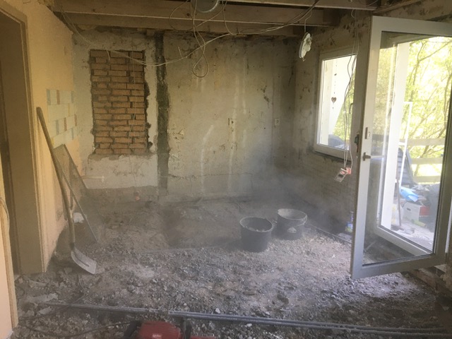 BAU.DE / BAU-Forum: 2. Bild zu Frage "Estrich im Ferienhaus: Dämmung ja/nein? Aufbau, Kosten & Fußbodenheizung im Winter?" im BAU-Forum "Estrich und Bodenbeläge" BAU.DE / BAU-Forum: 2. Bild zu Frage "Estrich im Ferienhaus: Dämmung ja/nein? Aufbau, Kosten & Fußbodenheizung im Winter?" im BAU-Forum "Estrich und Bodenbeläge"