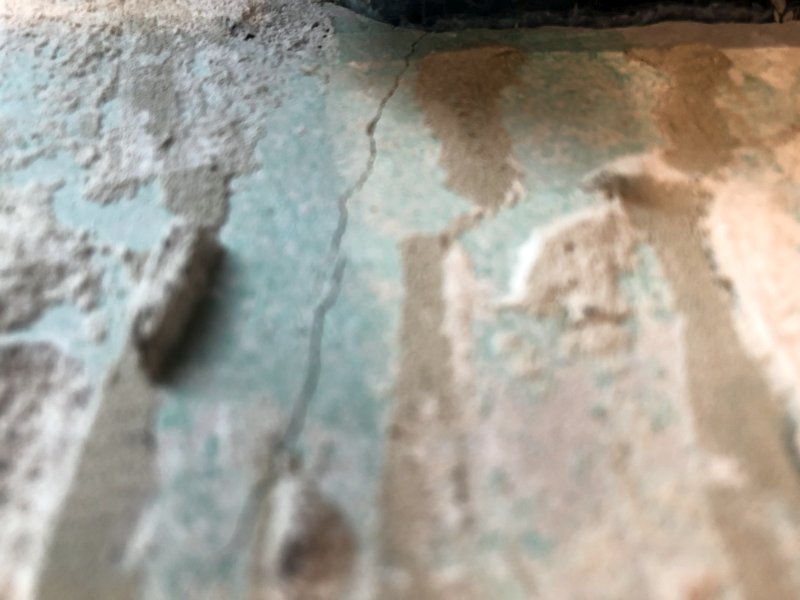 BAU.DE / BAU-Forum: 3. Bild zu Antwort "Haarrisse & gerissene Fliesen: Ursache im Calciumsulfatestrich?" auf die Frage "Calciumsulfatestrich: Trocknungszeit, CM-Messung & Heizprotokoll – Rechte als Käufer?" im BAU-Forum "Estrich und Bodenbeläge" BAU.DE / BAU-Forum: 3. Bild zu Antwort "Haarrisse & gerissene Fliesen: Ursache im Calciumsulfatestrich?" auf die Frage "Calciumsulfatestrich: Trocknungszeit, CM-Messung & Heizprotokoll – Rechte als Käufer?" im BAU-Forum "Estrich und Bodenbeläge"