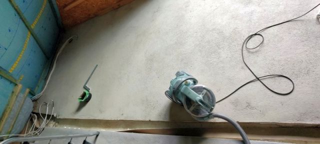 BAU.DE / BAU-Forum: 2. Bild zu Frage "Estrich erhöhen im Dachgeschoss: 2 cm Ausgleich – Materialien, Methoden & Kosten?" im BAU-Forum "Estrich und Bodenbeläge" BAU.DE / BAU-Forum: 2. Bild zu Frage "Estrich erhöhen im Dachgeschoss: 2 cm Ausgleich – Materialien, Methoden & Kosten?" im BAU-Forum "Estrich und Bodenbeläge"
