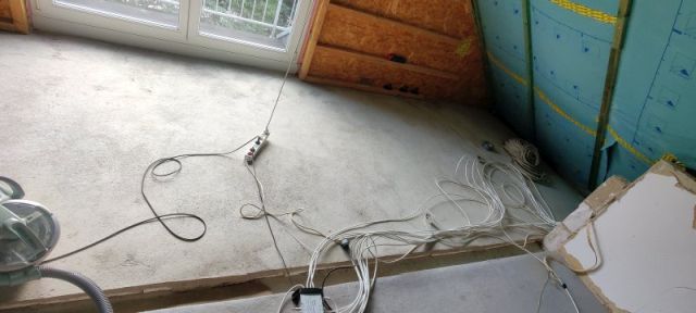 BAU.DE / BAU-Forum: 3. Bild zu Frage "Estrich erhöhen im Dachgeschoss: 2 cm Ausgleich – Materialien, Methoden & Kosten?" im BAU-Forum "Estrich und Bodenbeläge" BAU.DE / BAU-Forum: 3. Bild zu Frage "Estrich erhöhen im Dachgeschoss: 2 cm Ausgleich – Materialien, Methoden & Kosten?" im BAU-Forum "Estrich und Bodenbeläge"