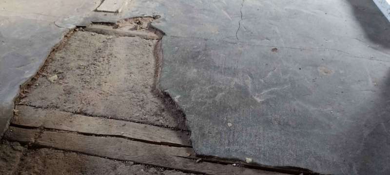 BAU.DE / BAU-Forum: 1. Bild zu Frage "Dämmung Dachboden mit Dampfbremse?" im BAU-Forum "Estrich und Bodenbeläge" BAU.DE / BAU-Forum: 1. Bild zu Frage "Dämmung Dachboden mit Dampfbremse?" im BAU-Forum "Estrich und Bodenbeläge"