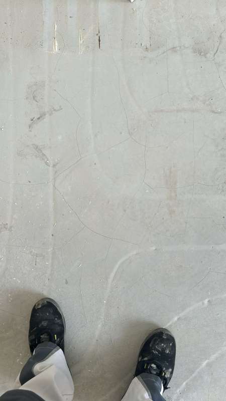 BAU.DE / BAU-Forum: 5. Bild zu Frage "Muss die Ausgleichsmasse wieder raus?" im BAU-Forum "Estrich und Bodenbeläge" BAU.DE / BAU-Forum: 5. Bild zu Frage "Muss die Ausgleichsmasse wieder raus?" im BAU-Forum "Estrich und Bodenbeläge"