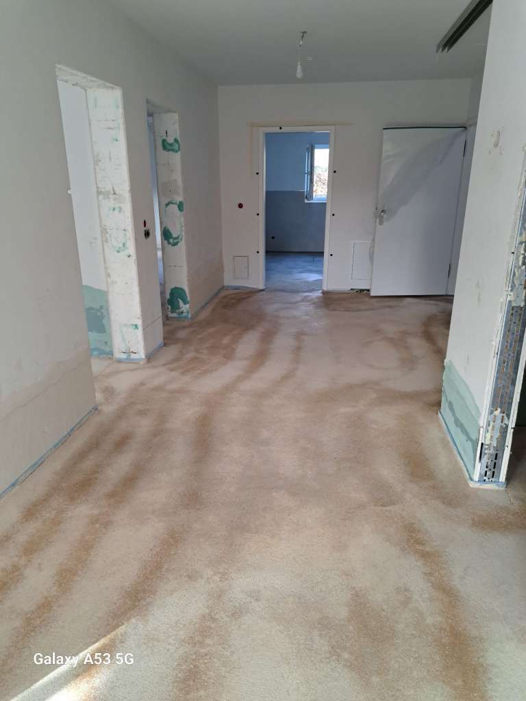 BAU.DE / BAU-Forum: 1. Bild zu Frage "Anhydritestrich" im BAU-Forum "Estrich und Bodenbeläge" BAU.DE / BAU-Forum: 1. Bild zu Frage "Anhydritestrich" im BAU-Forum "Estrich und Bodenbeläge"