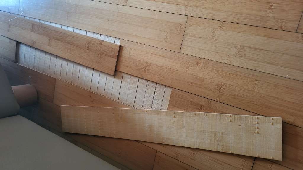 BAU.DE / BAU-Forum: 2. Bild zu Frage "Bambusparkett löst sich ab: Deckschicht von Trägerplatte - Reparatur?" im BAU-Forum "Estrich und Bodenbeläge" BAU.DE / BAU-Forum: 2. Bild zu Frage "Bambusparkett löst sich ab: Deckschicht von Trägerplatte - Reparatur?" im BAU-Forum "Estrich und Bodenbeläge"