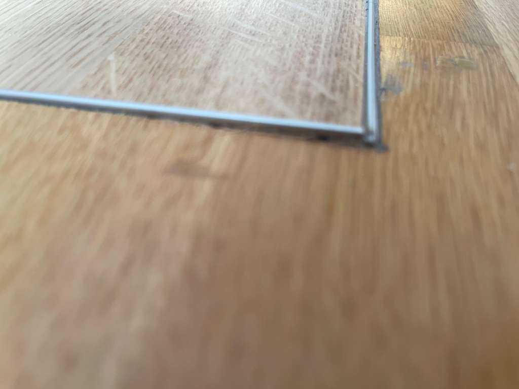 BAU.DE / BAU-Forum: 2. Bild zu Frage "Mängel am Parkett nach Teilerneuerung: Firma verweigert Nachbesserung – was tun?" im BAU-Forum "Estrich und Bodenbeläge" BAU.DE / BAU-Forum: 2. Bild zu Frage "Mängel am Parkett nach Teilerneuerung: Firma verweigert Nachbesserung – was tun?" im BAU-Forum "Estrich und Bodenbeläge"