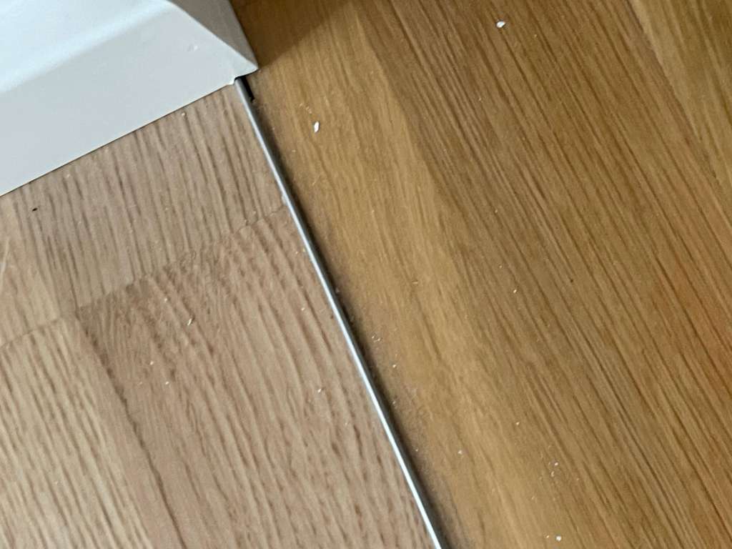 BAU.DE / BAU-Forum: 3. Bild zu Frage "Mängel am Parkett nach Teilerneuerung: Firma verweigert Nachbesserung – was tun?" im BAU-Forum "Estrich und Bodenbeläge" BAU.DE / BAU-Forum: 3. Bild zu Frage "Mängel am Parkett nach Teilerneuerung: Firma verweigert Nachbesserung – was tun?" im BAU-Forum "Estrich und Bodenbeläge"