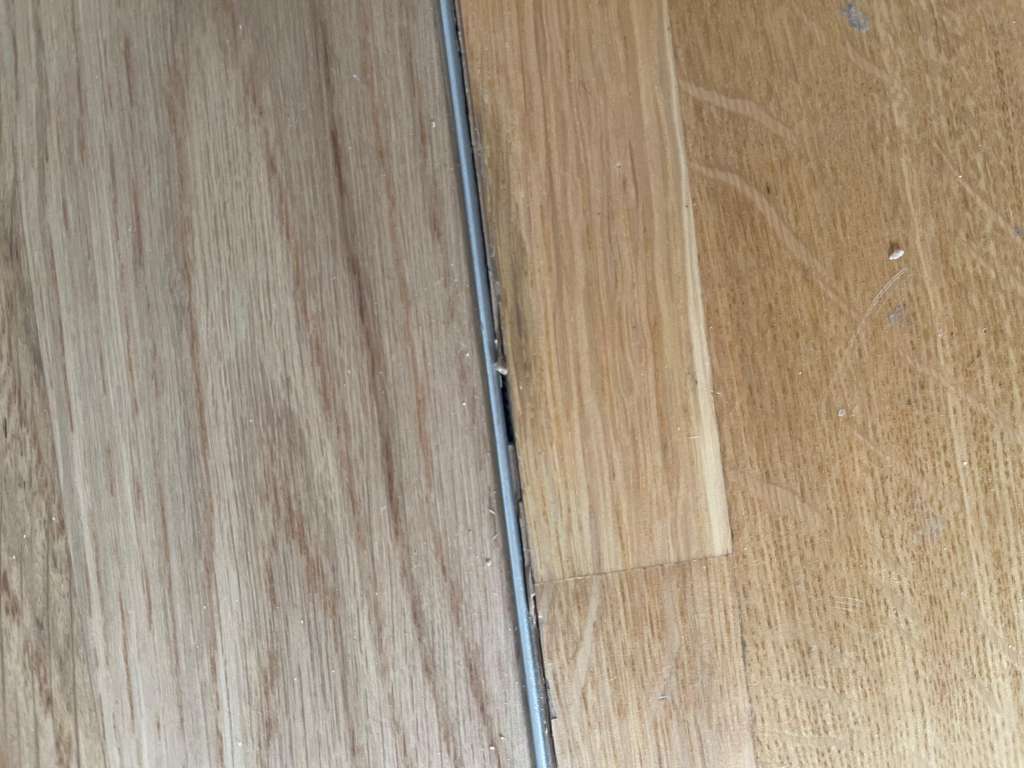 BAU.DE / BAU-Forum: 4. Bild zu Frage "Mängel am Parkett nach Teilerneuerung: Firma verweigert Nachbesserung – was tun?" im BAU-Forum "Estrich und Bodenbeläge" BAU.DE / BAU-Forum: 4. Bild zu Frage "Mängel am Parkett nach Teilerneuerung: Firma verweigert Nachbesserung – was tun?" im BAU-Forum "Estrich und Bodenbeläge"