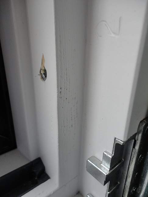 BAU.DE / BAU-Forum: 4. Bild zu Frage "Neue Fenster mit erheblichen Schäden! Was tun?" im BAU-Forum "Fenster und Außentüren" BAU.DE / BAU-Forum: 4. Bild zu Frage "Neue Fenster mit erheblichen Schäden! Was tun?" im BAU-Forum "Fenster und Außentüren"