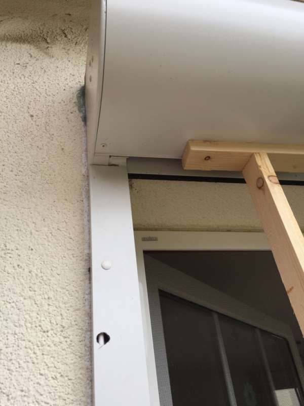 BAU.DE / BAU-Forum: 5. Bild zu Frage "Rollladen Seitenführung löst sich: Ursachen, Reparatur & Befestigungsmethoden?" im BAU-Forum "Fenster und Außentüren" BAU.DE / BAU-Forum: 5. Bild zu Frage "Rollladen Seitenführung löst sich: Ursachen, Reparatur & Befestigungsmethoden?" im BAU-Forum "Fenster und Außentüren"