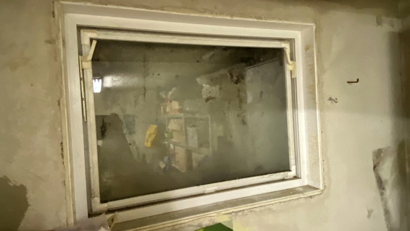 BAU.DE / BAU-Forum: 1. Bild zu Frage "Kellerfenster Ausbauen: Anleitung, Tipps & Werkzeug für den sicheren Ausbau?" im BAU-Forum "Fenster und Außentüren" BAU.DE / BAU-Forum: 1. Bild zu Frage "Kellerfenster Ausbauen: Anleitung, Tipps & Werkzeug für den sicheren Ausbau?" im BAU-Forum "Fenster und Außentüren"