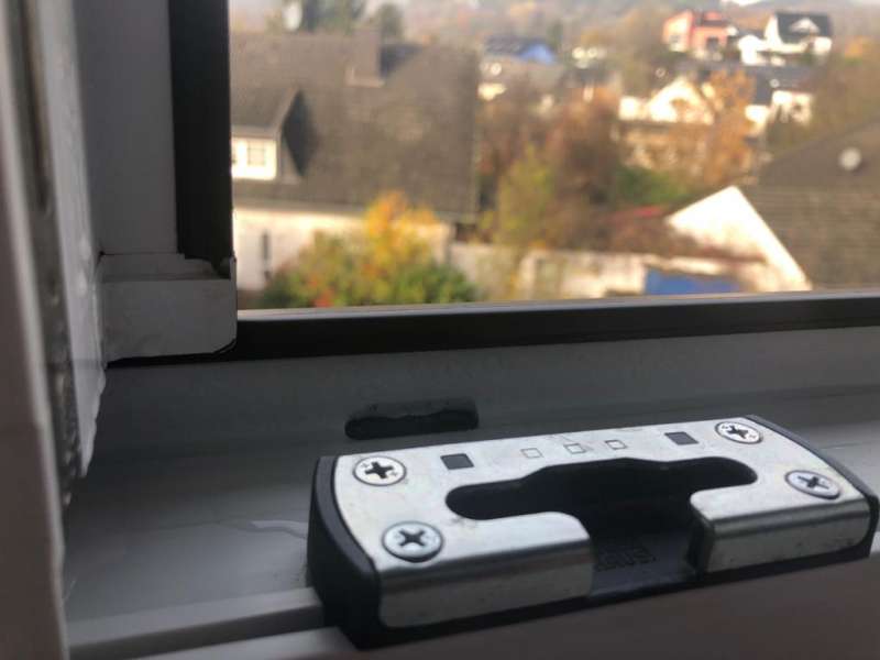 BAU.DE / BAU-Forum: 1. Bild zu Frage "Wasser im Fensterrahmen bei Kälte: Ursachen, Folgen & Lösungen für Neubau?" im BAU-Forum "Fenster und Außentüren" BAU.DE / BAU-Forum: 1. Bild zu Frage "Wasser im Fensterrahmen bei Kälte: Ursachen, Folgen & Lösungen für Neubau?" im BAU-Forum "Fenster und Außentüren"