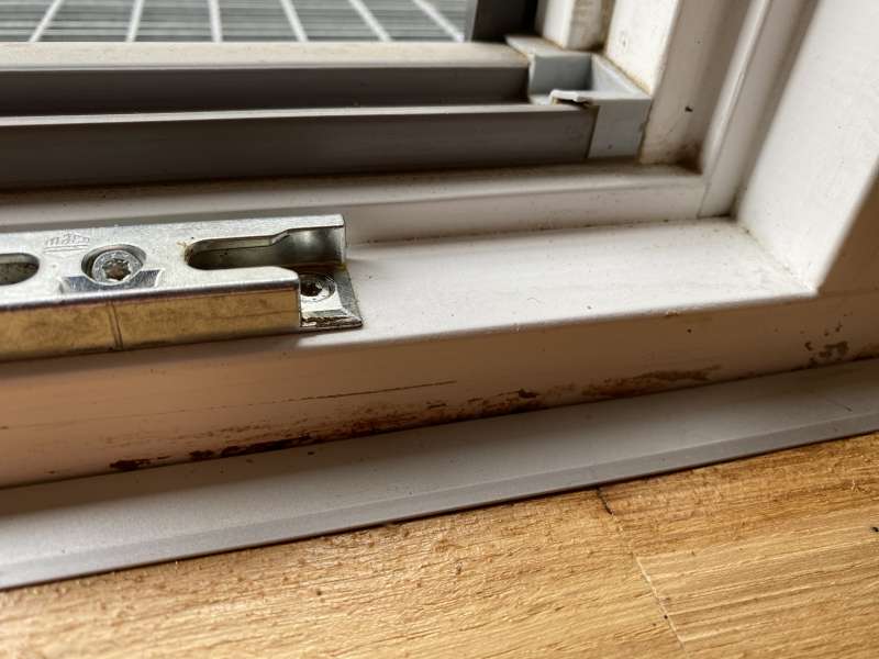 BAU.DE / BAU-Forum: 2. Bild zu Frage "Terrassentür undicht? Ursachen erkennen & Abdichtung prüfen – Kosten & Maßnahmen" im BAU-Forum "Fenster und Außentüren" BAU.DE / BAU-Forum: 2. Bild zu Frage "Terrassentür undicht? Ursachen erkennen & Abdichtung prüfen – Kosten & Maßnahmen" im BAU-Forum "Fenster und Außentüren"
