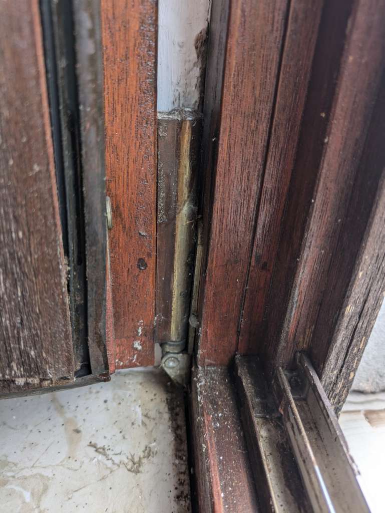 BAU.DE / BAU-Forum: 1. Bild zu Antwort "Zusatzinfo: Holzfenster Reparatur – Weitere Detail-Bilder" auf die Frage "Altes Holzfenster einstellen: Ursachen, Optionen & Tipps zur Reparatur?" im BAU-Forum "Fenster und Außentüren" BAU.DE / BAU-Forum: 1. Bild zu Antwort "Zusatzinfo: Holzfenster Reparatur – Weitere Detail-Bilder" auf die Frage "Altes Holzfenster einstellen: Ursachen, Optionen & Tipps zur Reparatur?" im BAU-Forum "Fenster und Außentüren"