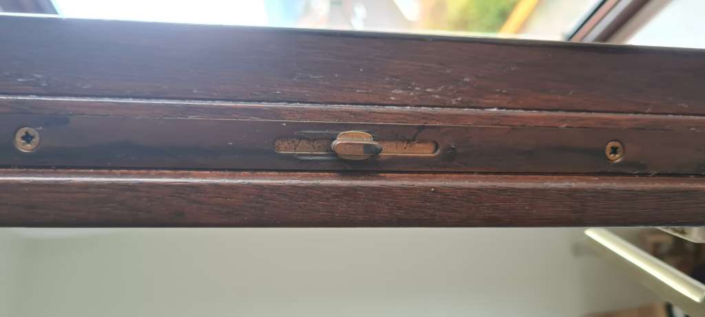 BAU.DE / BAU-Forum: 3. Bild zu Frage "Alte Holz-Roto-Fenster: Anpressdruck einstellen" im BAU-Forum "Fenster und Außentüren" BAU.DE / BAU-Forum: 3. Bild zu Frage "Alte Holz-Roto-Fenster: Anpressdruck einstellen" im BAU-Forum "Fenster und Außentüren"