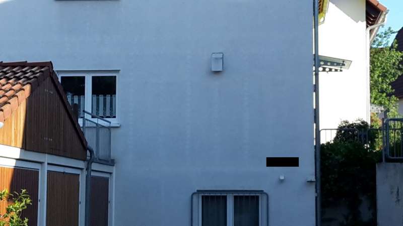 BAU.DE / BAU-Forum: 3. Bild zu Frage "Helle Stellen an Holzständer-Fertighaus Südwand: Ursachen, Risiken & Sanierung?" im BAU-Forum "Fertighaus" BAU.DE / BAU-Forum: 3. Bild zu Frage "Helle Stellen an Holzständer-Fertighaus Südwand: Ursachen, Risiken & Sanierung?" im BAU-Forum "Fertighaus"
