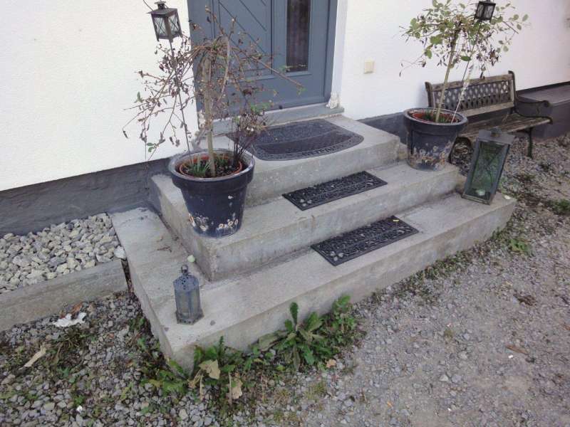 BAU.DE / BAU-Forum: 1. Bild zu Frage "Betontreppe verkleiden: Kostengünstige Beläge, Gestaltung & Reihenfolge Pflasterarbeiten?" im BAU-Forum "Rund um den Garten" BAU.DE / BAU-Forum: 1. Bild zu Frage "Betontreppe verkleiden: Kostengünstige Beläge, Gestaltung & Reihenfolge Pflasterarbeiten?" im BAU-Forum "Rund um den Garten"