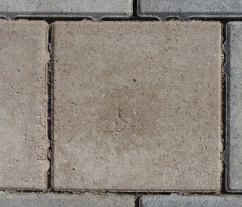 BAU.DE / BAU-Forum: 3. Bild zu Frage "Betonpflastersteine: Qualitätsmängel, Löcher & Risse – Ursachen, Rechte & Sanierung?" im BAU-Forum "Rund um den Garten" BAU.DE / BAU-Forum: 3. Bild zu Frage "Betonpflastersteine: Qualitätsmängel, Löcher & Risse – Ursachen, Rechte & Sanierung?" im BAU-Forum "Rund um den Garten"