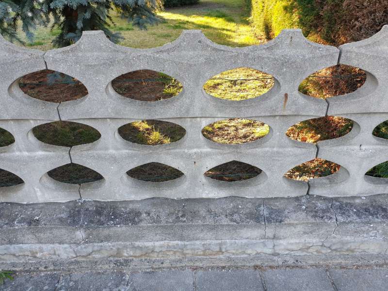 BAU.DE / BAU-Forum: 1. Bild zu Frage "Zaun aufstocken mit Beton: Anleitung, Statik & Kosten für Mauererhöhung?" im BAU-Forum "Rund um den Garten" BAU.DE / BAU-Forum: 1. Bild zu Frage "Zaun aufstocken mit Beton: Anleitung, Statik & Kosten für Mauererhöhung?" im BAU-Forum "Rund um den Garten"