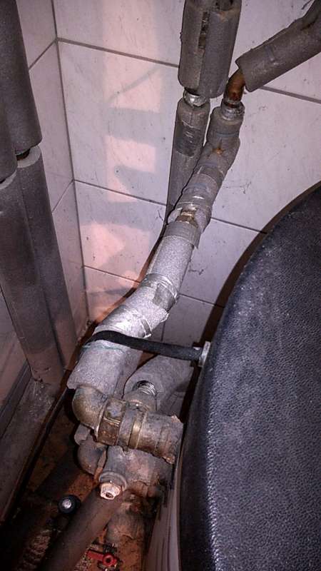 BAU.DE / BAU-Forum: 2. Bild zu Antwort "Fotos anbei" auf die Frage "Buderus Warmwasserstandspeicher SR120 w" im BAU-Forum "Heizung / Warmwasser" BAU.DE / BAU-Forum: 2. Bild zu Antwort "Fotos anbei" auf die Frage "Buderus Warmwasserstandspeicher SR120 w" im BAU-Forum "Heizung / Warmwasser"