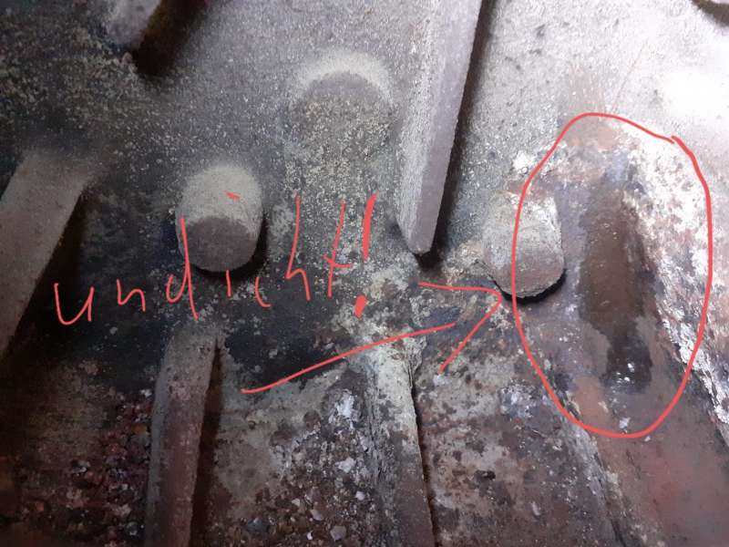 BAU.DE / BAU-Forum: 2. Bild zu Frage "Risse im neuen Brenner-MHG Ecostar 522 ständiger Wasserverlust" im BAU-Forum "Heizung / Warmwasser" BAU.DE / BAU-Forum: 2. Bild zu Frage "Risse im neuen Brenner-MHG Ecostar 522 ständiger Wasserverlust" im BAU-Forum "Heizung / Warmwasser"