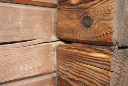 BAU.DE / BAU-Forum: 2. Bild zu Frage "Blockbohlenhaus: Faule Eckverkämmungen reparieren – Ursachen, Reparatur & Kosten?" im BAU-Forum "Holzschutz, Holzschäden, Holzsanierung" BAU.DE / BAU-Forum: 2. Bild zu Frage "Blockbohlenhaus: Faule Eckverkämmungen reparieren – Ursachen, Reparatur & Kosten?" im BAU-Forum "Holzschutz, Holzschäden, Holzsanierung"