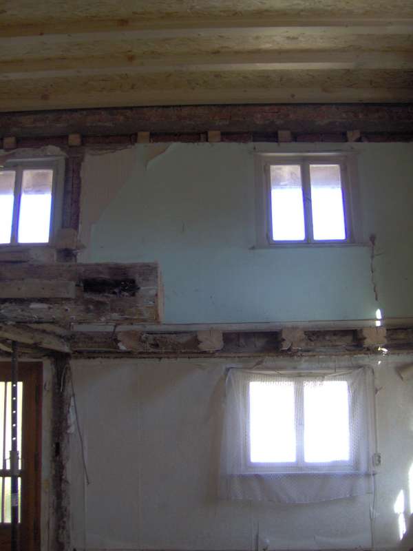 BAU.DE / BAU-Forum: 1. Bild zu Frage "Würfelbruch & Schädlingsbefall nach Deckenausbau: Haftung des Auftragnehmers?" im BAU-Forum "Holzschutz, Holzschäden, Holzsanierung" BAU.DE / BAU-Forum: 1. Bild zu Frage "Würfelbruch & Schädlingsbefall nach Deckenausbau: Haftung des Auftragnehmers?" im BAU-Forum "Holzschutz, Holzschäden, Holzsanierung"