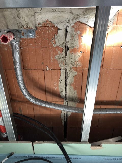 BAU.DE / BAU-Forum: 3. Bild zu Frage "Innenputz fehlt hinter Sanitärinstallation im Bad? Dichtheit, Feuchtigkeit & Trockenbau prüfen!" im BAU-Forum "Innenwände" BAU.DE / BAU-Forum: 3. Bild zu Frage "Innenputz fehlt hinter Sanitärinstallation im Bad? Dichtheit, Feuchtigkeit & Trockenbau prüfen!" im BAU-Forum "Innenwände"