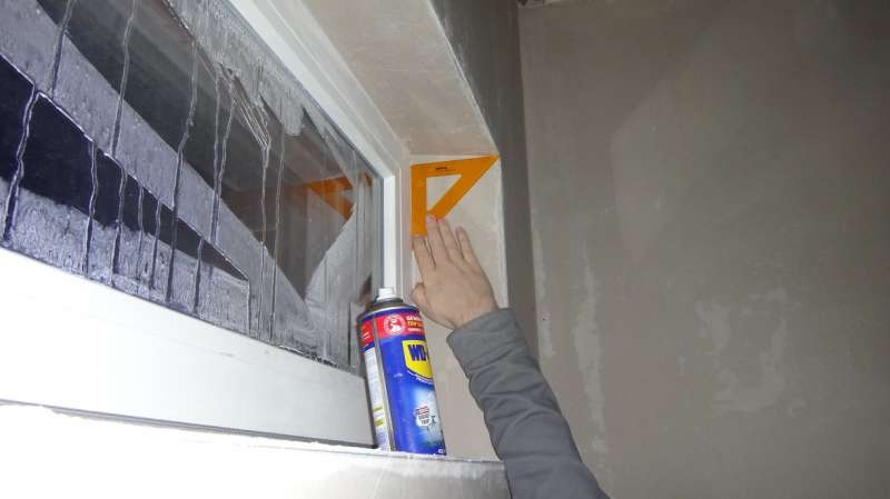 BAU.DE / BAU-Forum: 1. Bild zu Antwort "Fensterlaibung: Putzleisten am Sturz als Ursache für Unebenheiten" auf die Frage "Fensterlaibung ungleichmäßig verputzt: Ursachen, Folgen & Sanierungskosten?" im BAU-Forum "Innenwände" BAU.DE / BAU-Forum: 1. Bild zu Antwort "Fensterlaibung: Putzleisten am Sturz als Ursache für Unebenheiten" auf die Frage "Fensterlaibung ungleichmäßig verputzt: Ursachen, Folgen & Sanierungskosten?" im BAU-Forum "Innenwände"