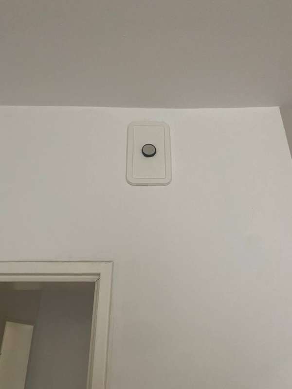 BAU.DE / BAU-Forum: 2. Bild zu Frage "Unbekannte Abdeckungen in Wohnung: Was ist das? Identifizierung & Infos" im BAU-Forum "Innenwände" BAU.DE / BAU-Forum: 2. Bild zu Frage "Unbekannte Abdeckungen in Wohnung: Was ist das? Identifizierung & Infos" im BAU-Forum "Innenwände"