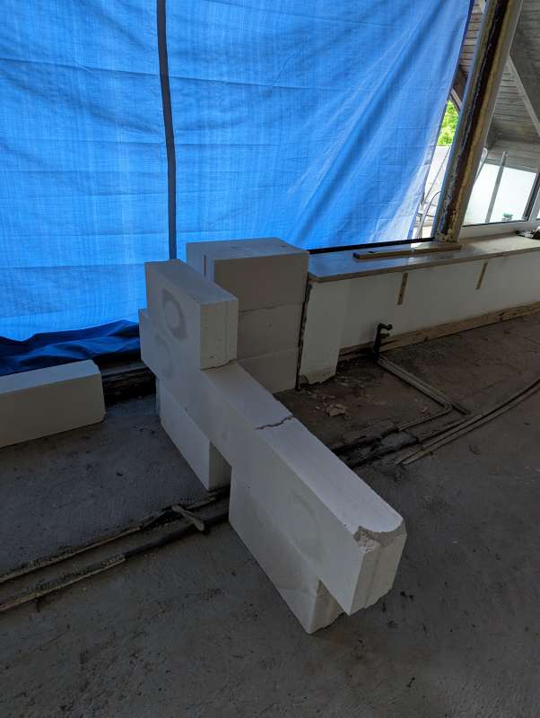 BAU.DE / BAU-Forum: 1. Bild zu Frage "Porenbeton T-Mauer bauen: Anleitung, Herausforderungen & Tipps für Außenwand-Anschluss" im BAU-Forum "Innenwände" BAU.DE / BAU-Forum: 1. Bild zu Frage "Porenbeton T-Mauer bauen: Anleitung, Herausforderungen & Tipps für Außenwand-Anschluss" im BAU-Forum "Innenwände"