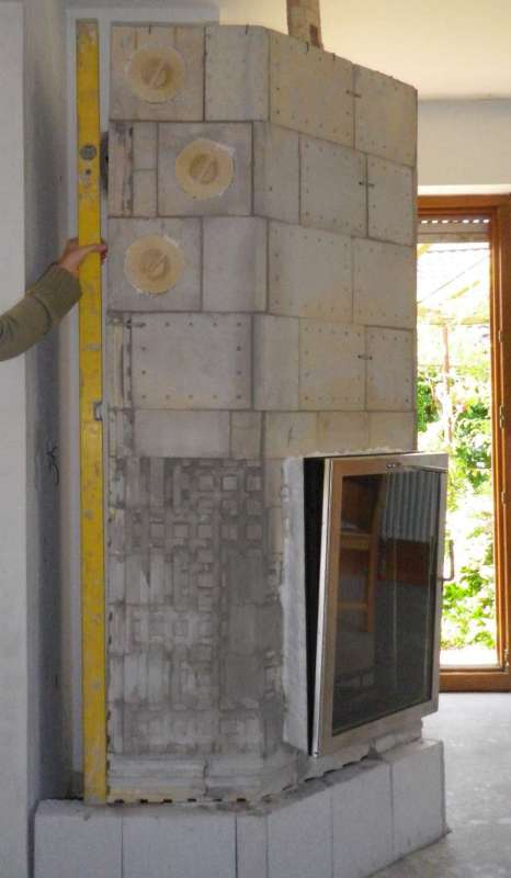 BAU.DE / BAU-Forum: 3. Bild zu Antwort "Detailaufnahmen: Schiefstellung des Kachelofen-Kerns sichtbar" auf die Frage "Kachelofen Kern schief: Toleranzen, Abstände & Reklamation – Was ist normal?" im BAU-Forum "Kamin und Kachelofen" BAU.DE / BAU-Forum: 3. Bild zu Antwort "Detailaufnahmen: Schiefstellung des Kachelofen-Kerns sichtbar" auf die Frage "Kachelofen Kern schief: Toleranzen, Abstände & Reklamation – Was ist normal?" im BAU-Forum "Kamin und Kachelofen"