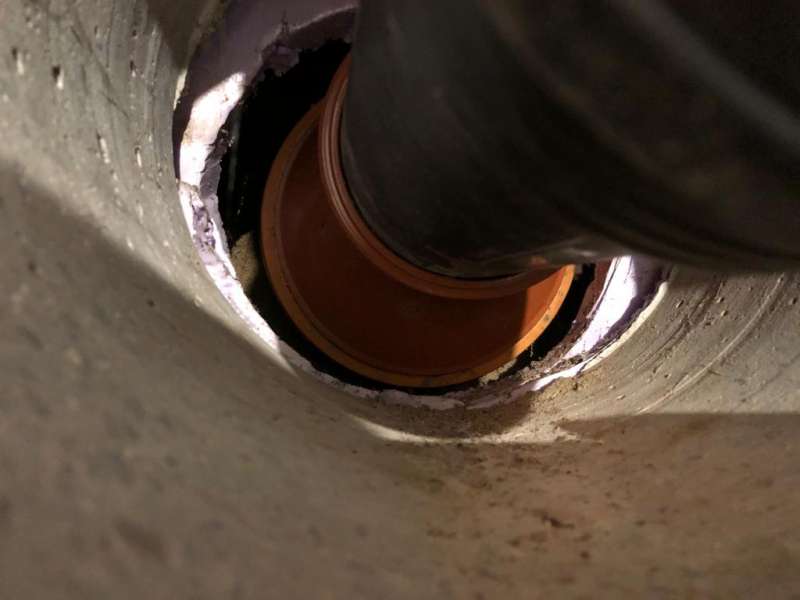 BAU.DE / BAU-Forum: 2. Bild zu Frage "Abwasserrohre durch Kernbohrung in Kellerwand ohne Abdichtung" im BAU-Forum "Keller" BAU.DE / BAU-Forum: 2. Bild zu Frage "Abwasserrohre durch Kernbohrung in Kellerwand ohne Abdichtung" im BAU-Forum "Keller"