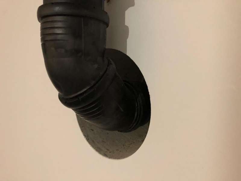 BAU.DE / BAU-Forum: 3. Bild zu Frage "Abwasserrohre durch Kernbohrung in Kellerwand ohne Abdichtung" im BAU-Forum "Keller" BAU.DE / BAU-Forum: 3. Bild zu Frage "Abwasserrohre durch Kernbohrung in Kellerwand ohne Abdichtung" im BAU-Forum "Keller"