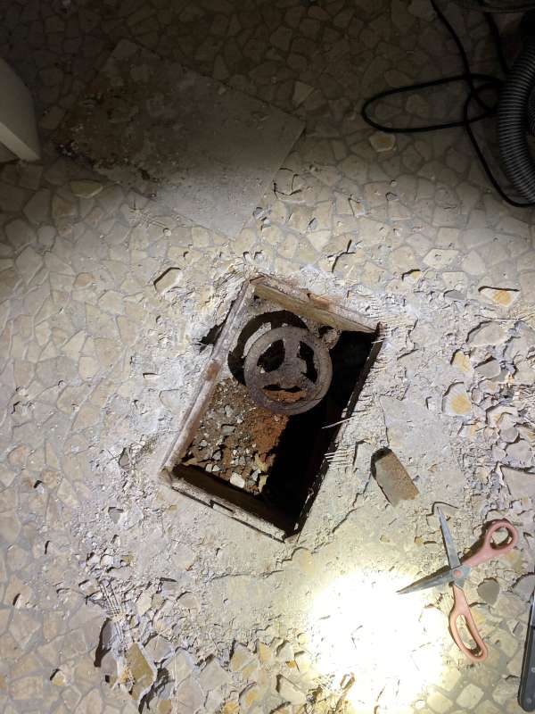 BAU.DE / BAU-Forum: 1. Bild zu Frage "Bodenplatte aufgestemmt..." im BAU-Forum "Keller" BAU.DE / BAU-Forum: 1. Bild zu Frage "Bodenplatte aufgestemmt..." im BAU-Forum "Keller"